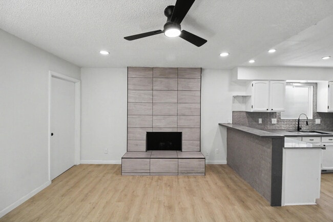 Photo - 6325 Christy Ave NE