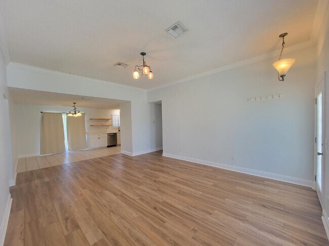 Photo - 316 Brady Way