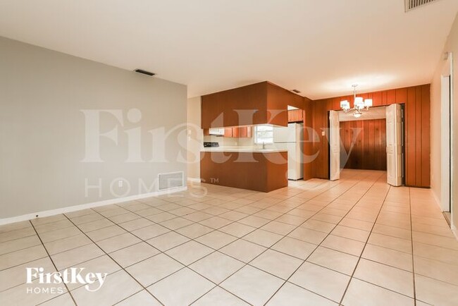 Photo - 5860 Cedar St NE