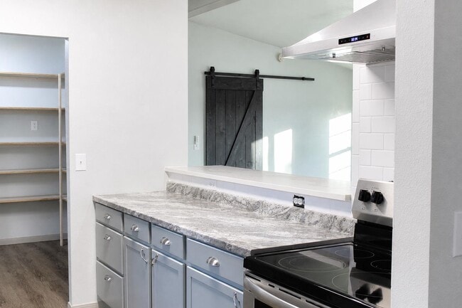 Photo - 102 Crestview