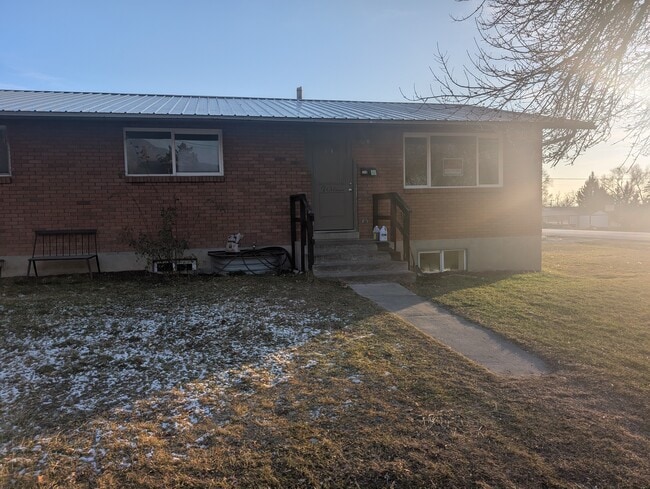 Building Photo - 220 E 300 N Unit 220 E