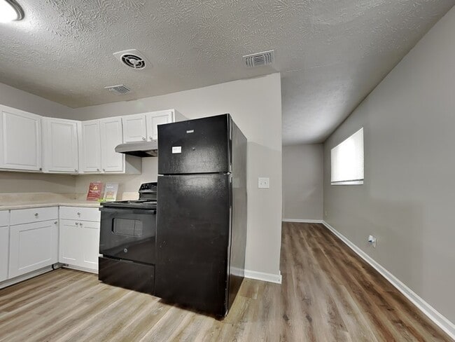 Photo - 2318 Burpee Dr W