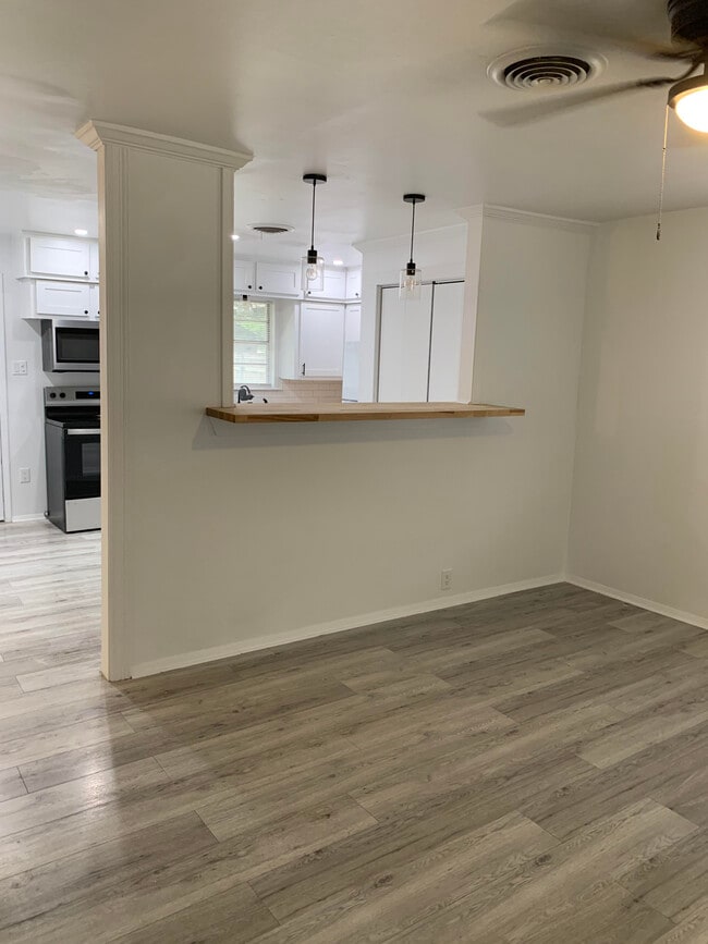 Photo - 906 E Walnut St