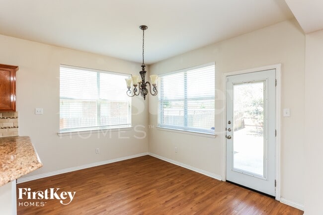 Photo - 3213 Bloomfield Trail