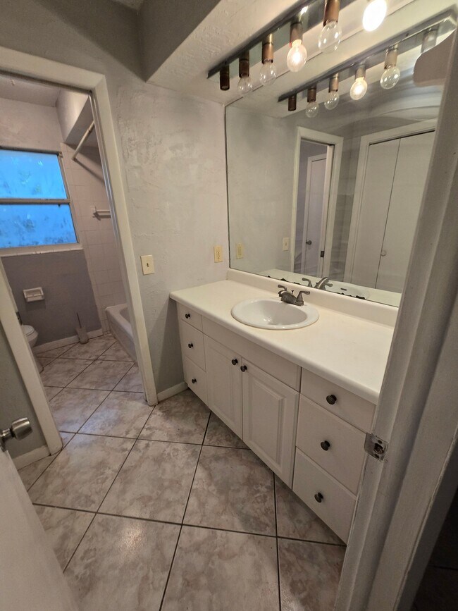 Photo - 3413 Sherwood Dr Unit Apt B