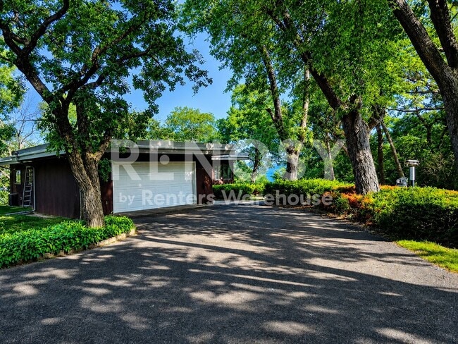 Building Photo - 1721 Rivercrest Rd N