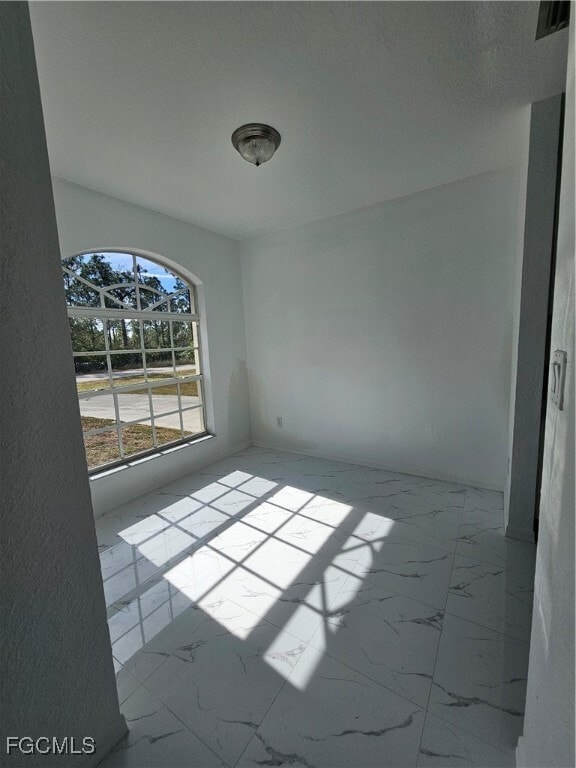 Photo - 1127 Croquet St E