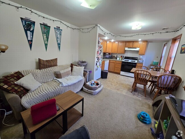 Building Photo - 819 N Franklin St Unit #3F Rental
