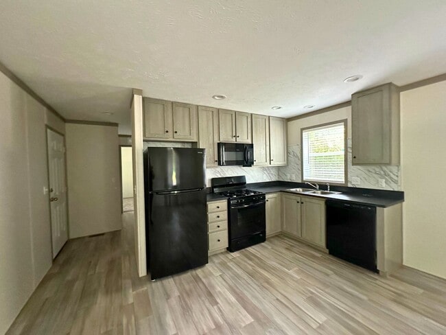 Photo - 1056 Colonial Trail