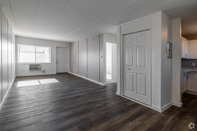 1BD, 1BA - 630SF - RENOVATED - Wyoga Place Apartments