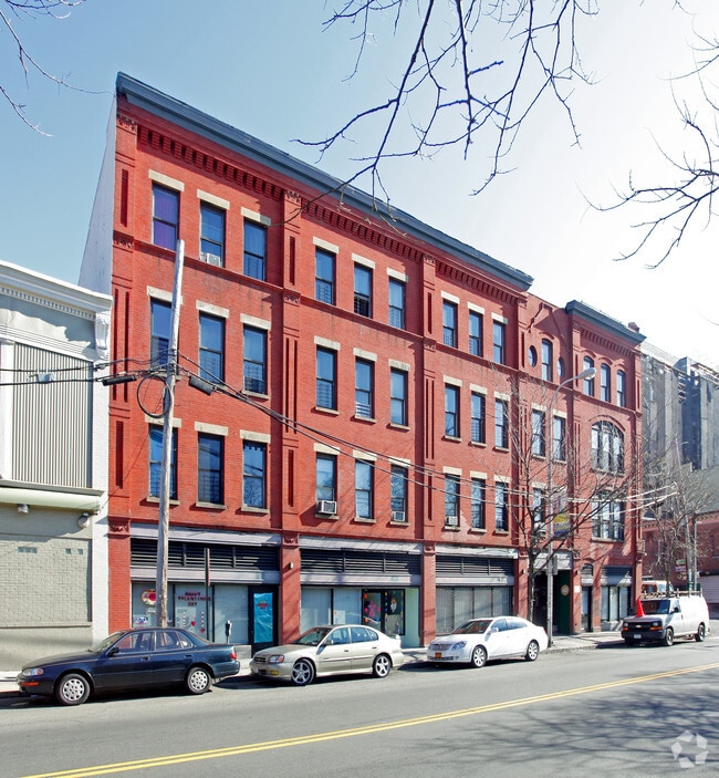 62 Warburton Ave