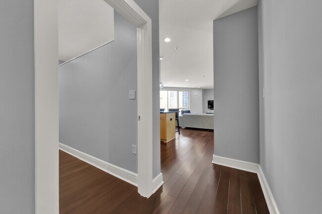 333 W Trade St Unidad Trademark