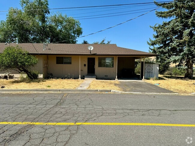 Building Photo - Cute 2 bedroom duplex Rental