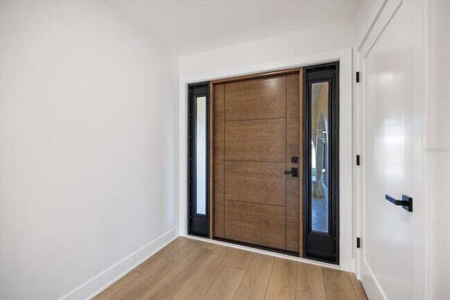 Photo - 470 Leger Dr