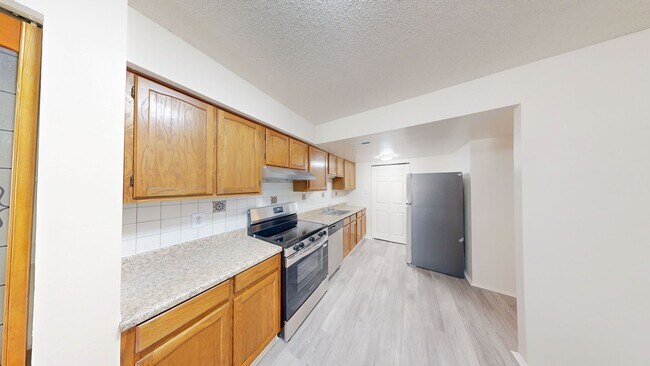 Photo - Fresh and Updated 3Bed/2.5Bath End unit Townhome!