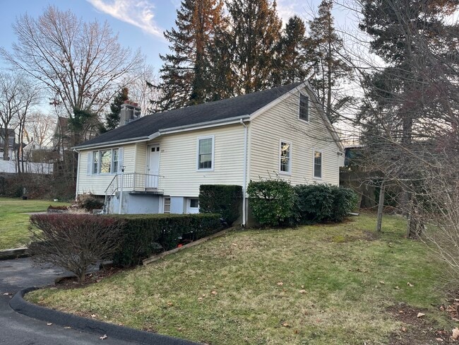 Building Photo - 1171 Main St Unit 1171 Main St. 2nd flr