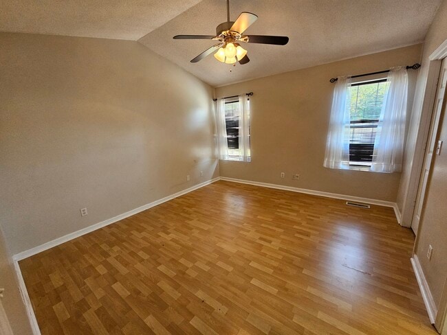 Photo - 127 Bayfield Dr