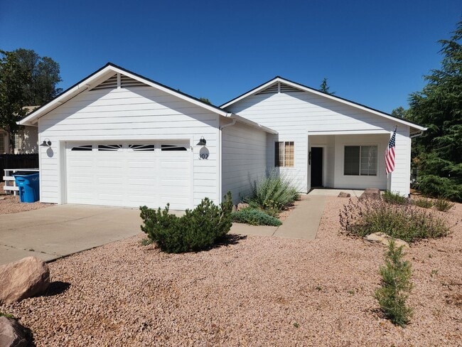 Amazing 2 bed + den / 2 baths in Stone Creek - Amazing 2 bed + den / 2 baths in Stone Creek House