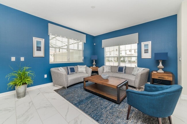 Photo - For Rent - Pool Townhome with 5 Bedroom 4 ...