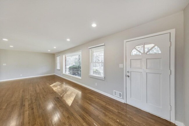 Photo - 909 Rosedale Dr