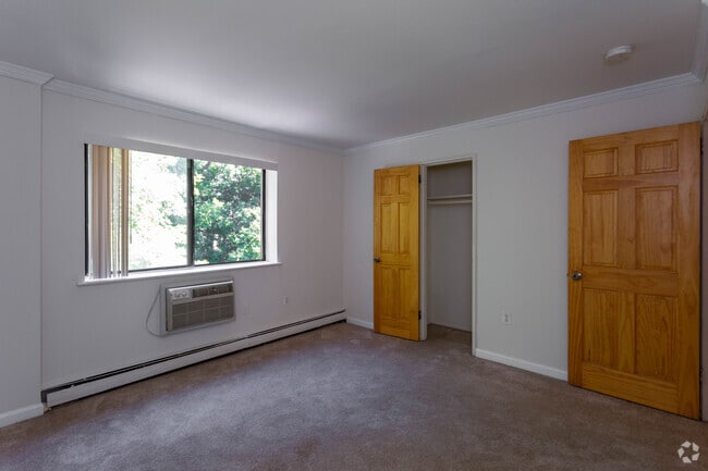 2BR,2BA - 849SF - Bedroom