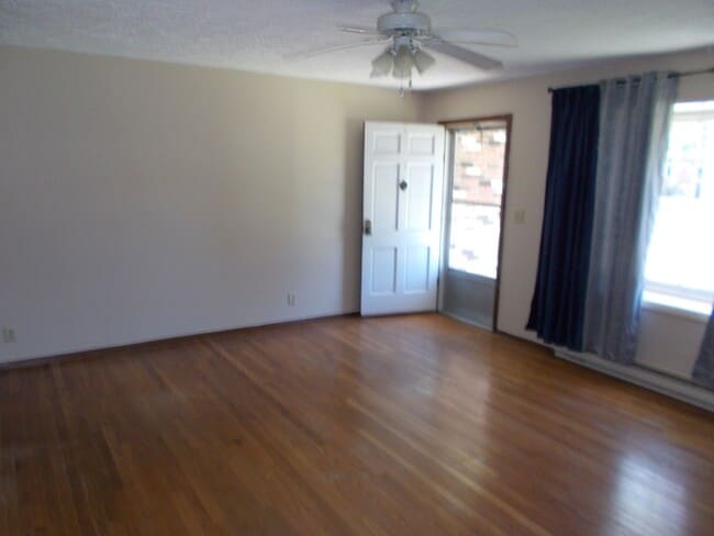 Photo - Lovely 3 bedroom 1 1/2 baths home located in Southwest Richmond