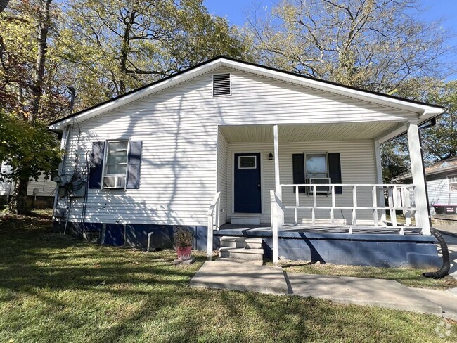 Building Photo - Single-Family Home Downtown--No Breed Rest...