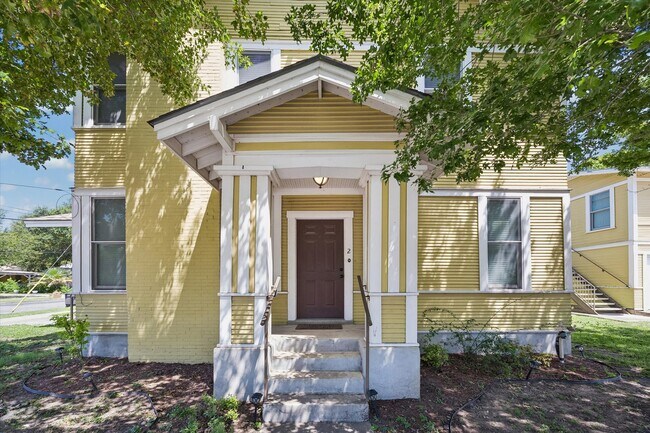 Photo - 842 E Guenther St