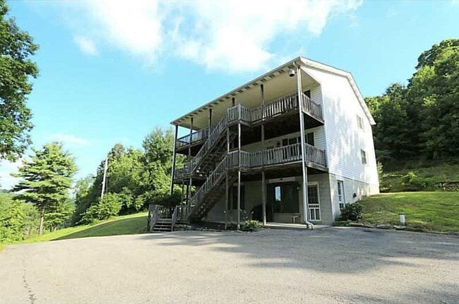Building Photo - 363 Perry Hwy Rental