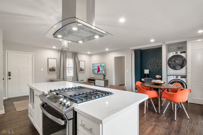 Photo - 3313 Campbell Rd SE