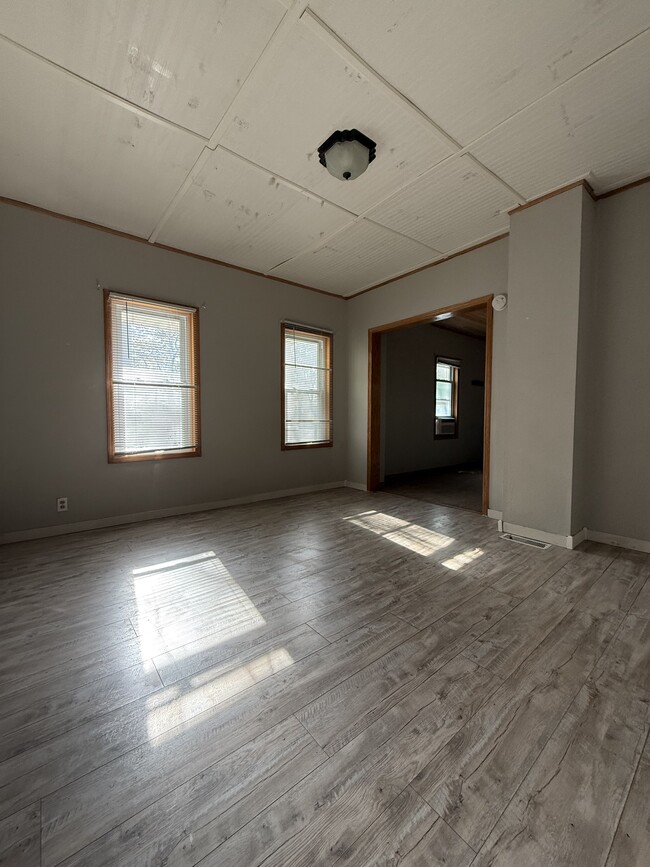 Photo - 320 9th Ave N