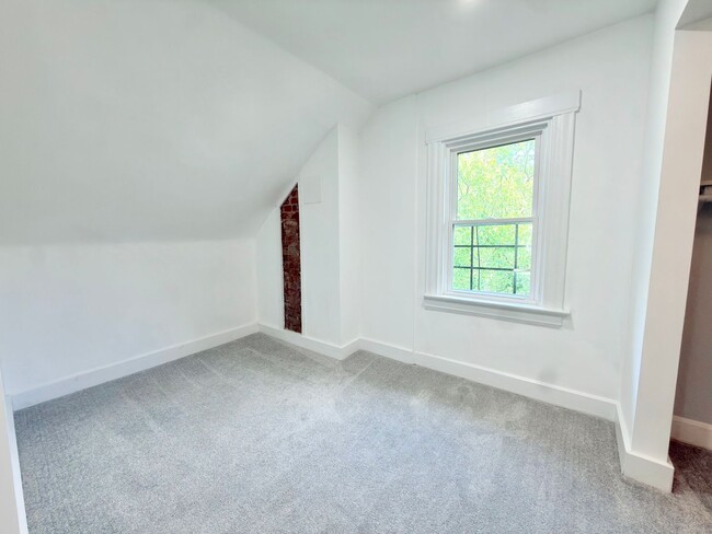 Building Photo - 2216 Burnet Ave Unit 1