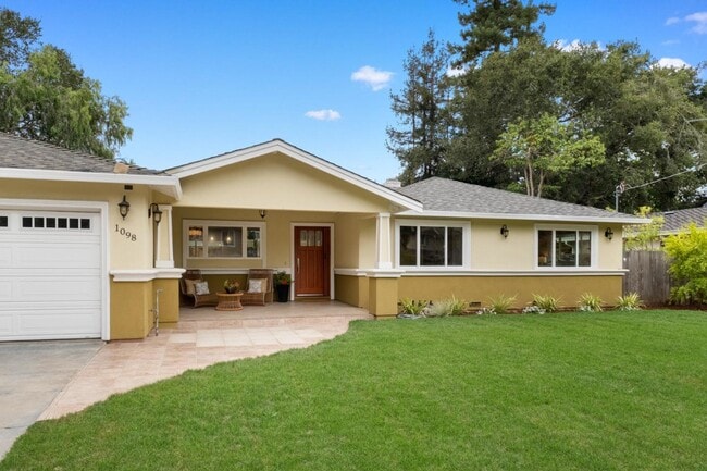 Photo - 1098 Muir Way