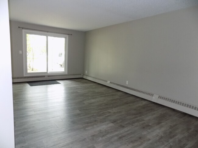 Photo - 8111-8196 StreetBlock B - 333