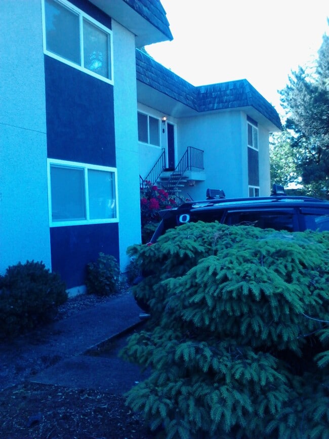 Building Photo - 101 N 10th St Unit 5