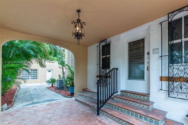 1769 SW 24th Ter