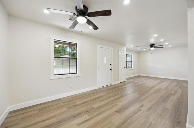 Photo - 1201 E Alamo St