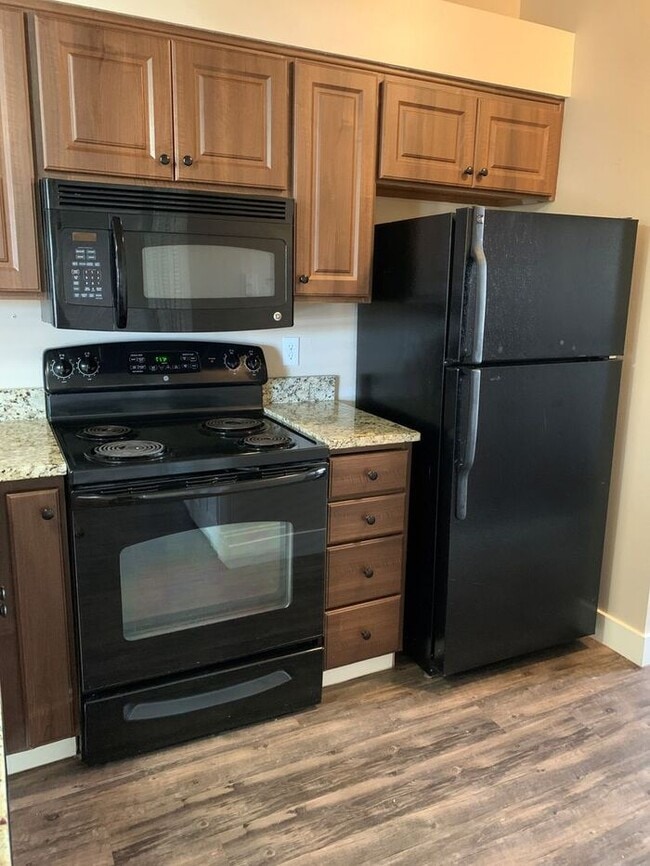 Spacious 2 bed 1 bath Apartment Available ... - Spacious 2 bed 1 bath Apartment Available ...