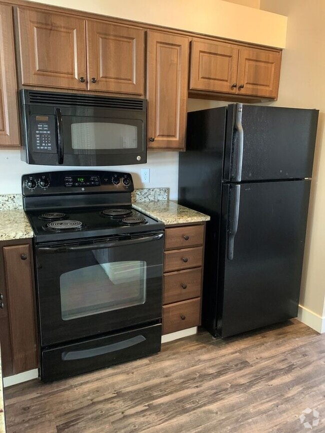 Building Photo - Spacious 2 bed 1 bath Apartment Available ...