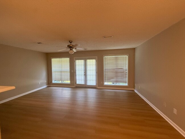 Photo - 123 Woodberry Dr