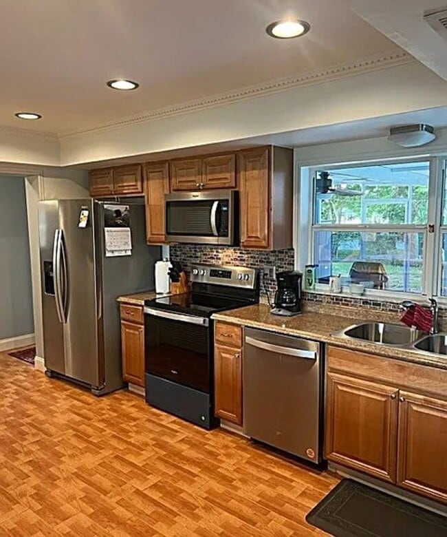 Building Photo - 200 Fireside Ct