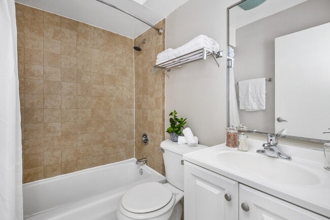 Photo - Reside on Roscoe