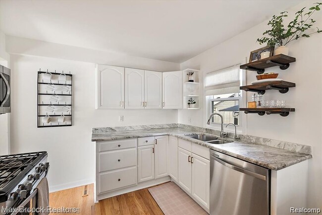 Photo - 2105 Rowland Ave