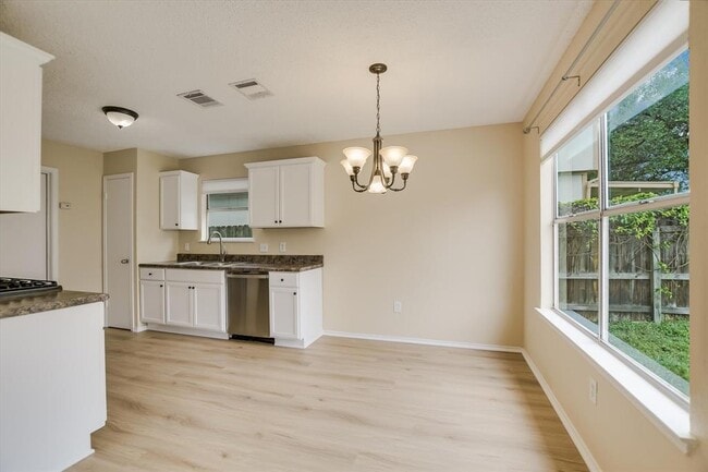Photo - 13819 Lothian Dr