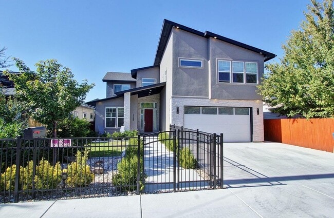 Building Photo - Alluring Beach-Style Home Nestled in SE Boise
