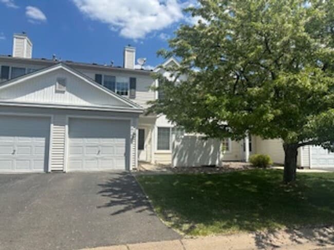 Building Photo - Newer carpeting/flooring and recently painted throughout *2Bed*1.5 Bath townhome in Apple Valley ...