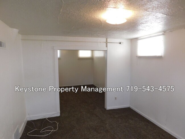 Photo - Move-In Special! $400 Off! -  Eastside Efficiency Apt in Triplex  $800/$800 Unit 1115 1/2