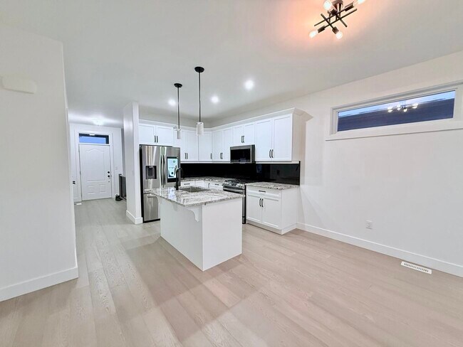 Photo - 140 Landings Psge