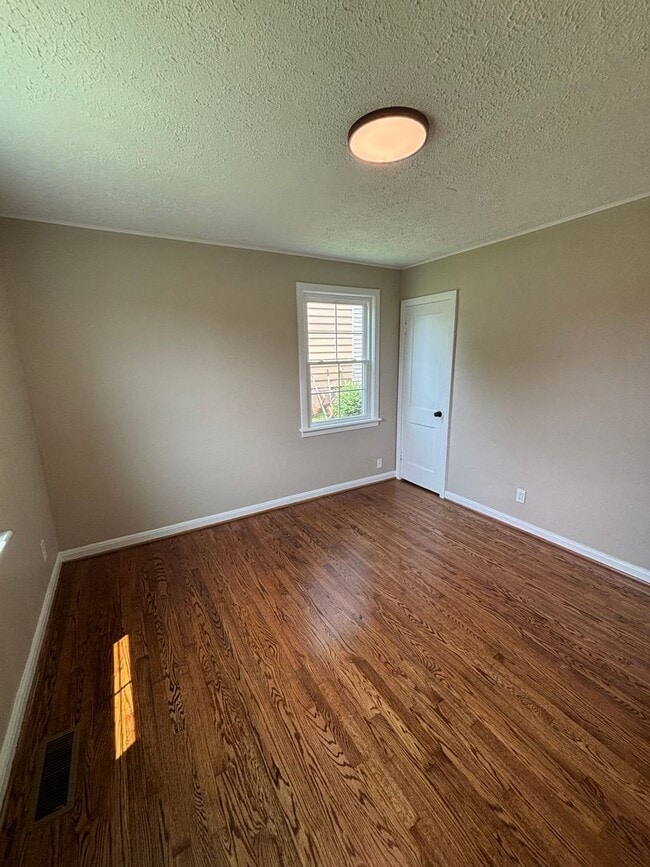 Photo - 1300 Harding St