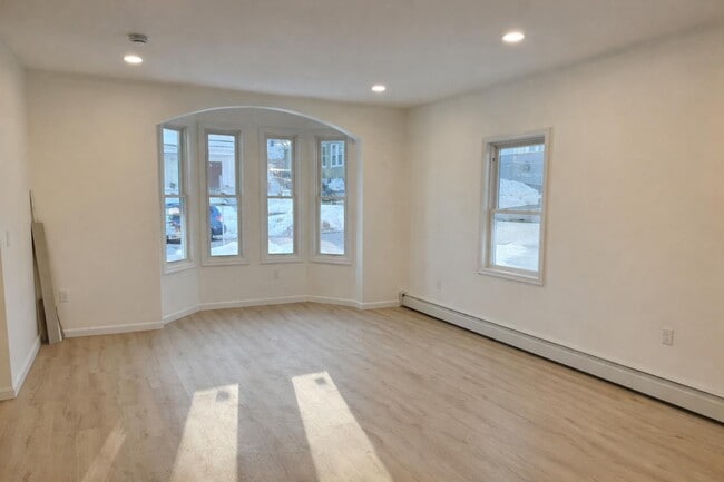 Photo - 21 Forest St